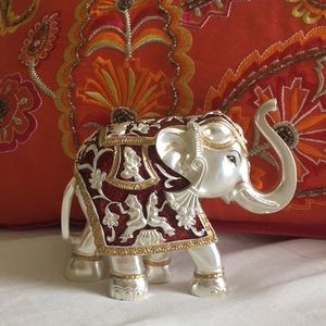 Gorgeous Silver pleated Indian Elephant NWOT